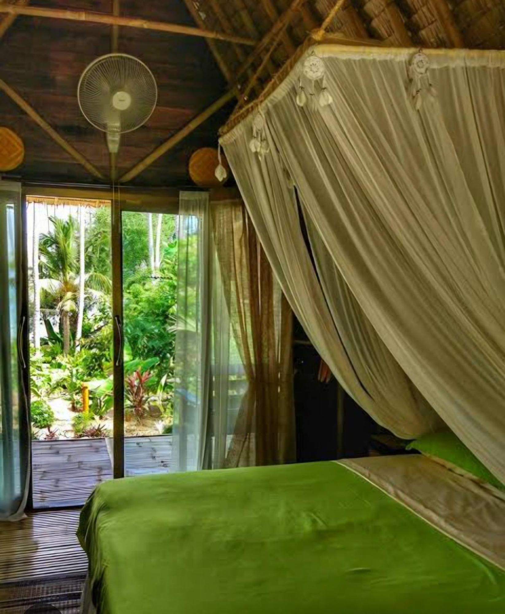 Nirvana Bamboo Houses & Dive Resort Moalboal Extérieur photo