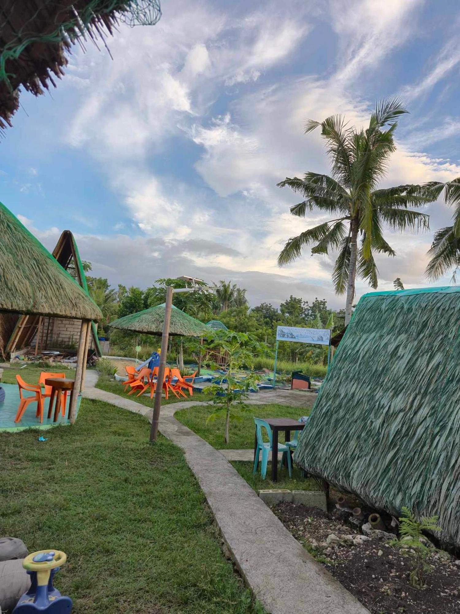 Nirvana Bamboo Houses & Dive Resort Moalboal Extérieur photo