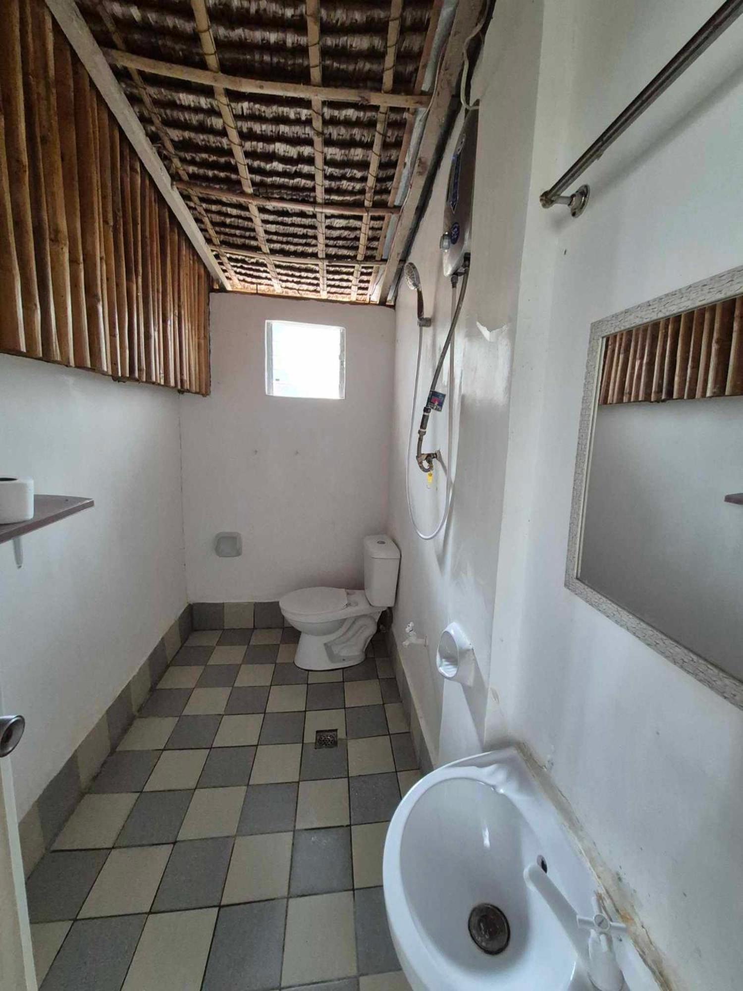 Nirvana Bamboo Houses & Dive Resort Moalboal Extérieur photo