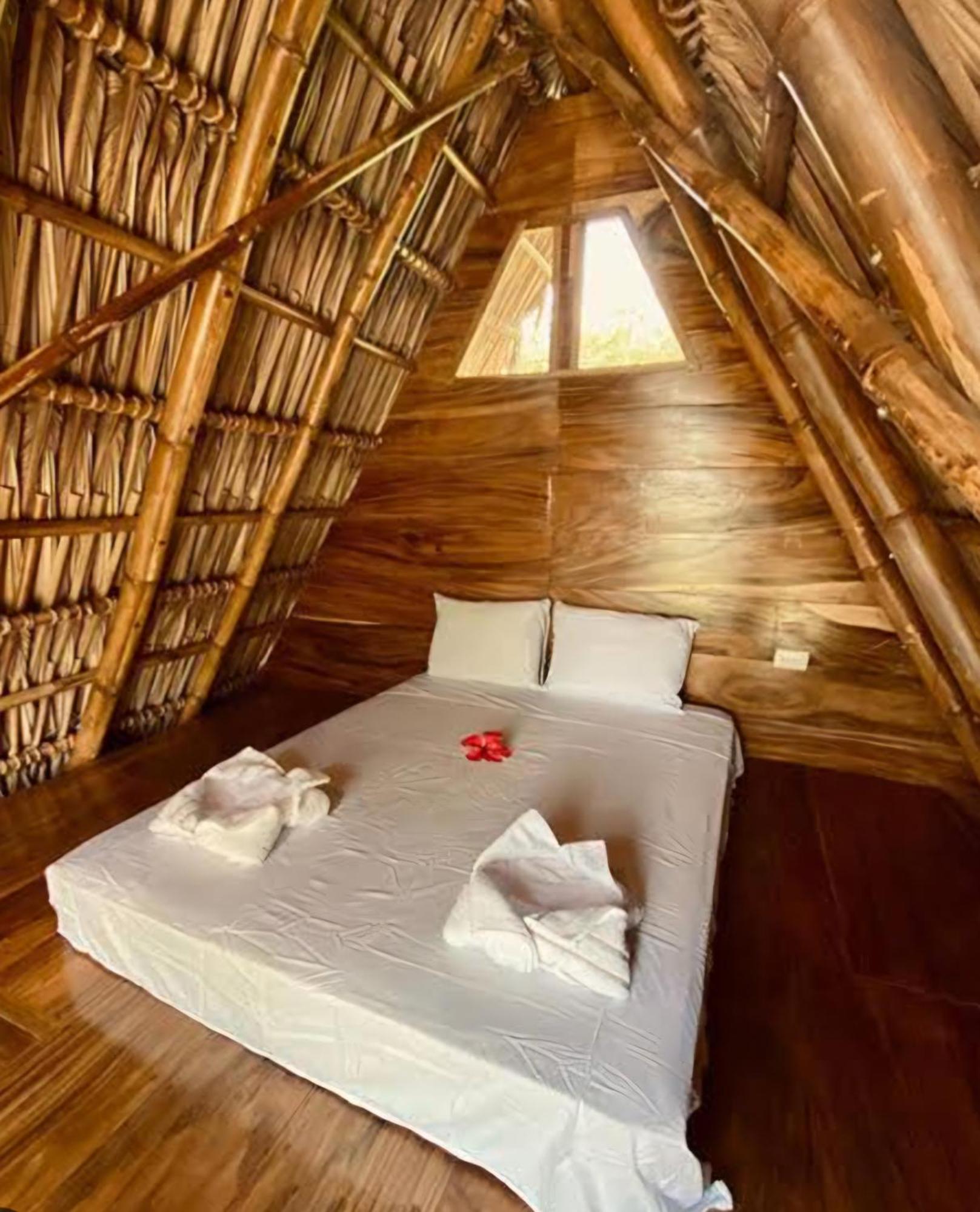 Nirvana Bamboo Houses & Dive Resort Moalboal Extérieur photo